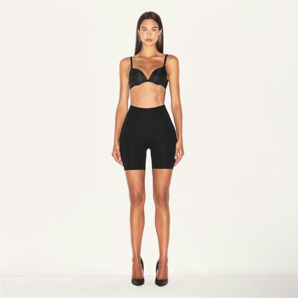 SKIMS Other - SKIMS Booty Hip Enhancing Shaping Mid Thigh Short, Size XS NWT